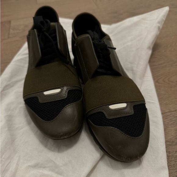 Balenciaga - Picture 1 of 8